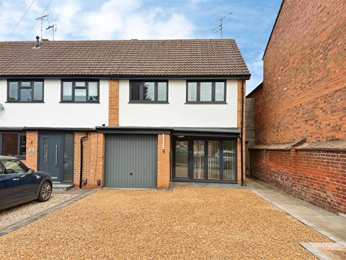 3 Bedroom Semi Detached House For Sale In Wiles Road, Leamington Spa, CV31