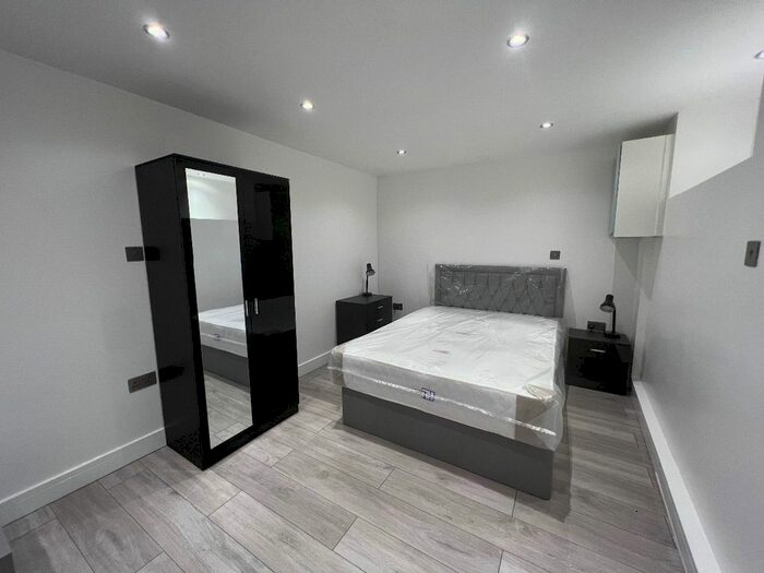 Studio To Rent In Finchley Road, London, NW3