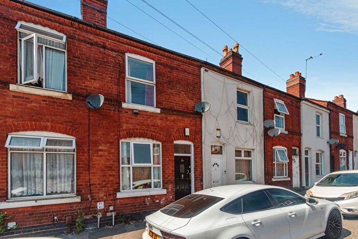 3 Bedroom Terraced House For Sale In West Bromwich Road, Walsall, WS1