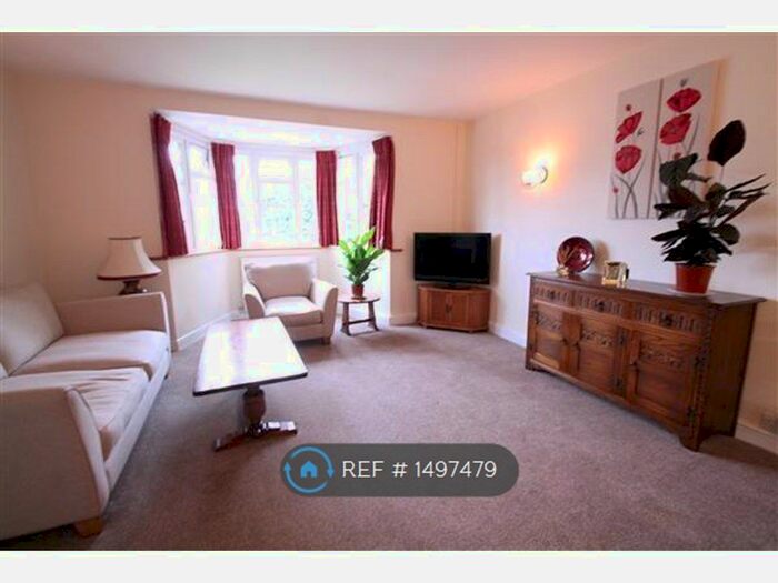 4 Bedroom Semi-Detached House To Rent In Rickman Hill, Coulsdon, CR5