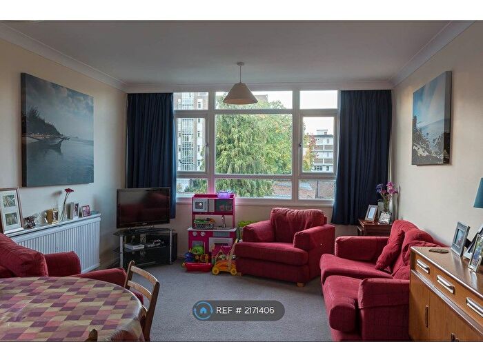 2 Bedroom Flat To Rent In Kersfield Road, London, SW15