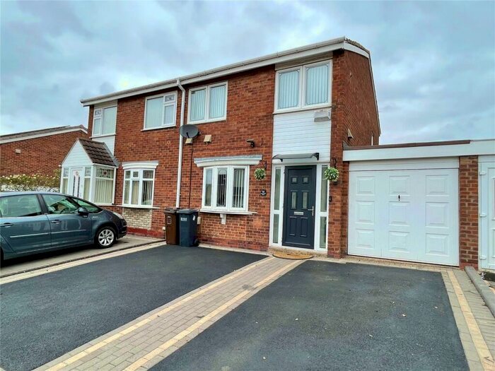 3 Bedroom Semi-Detached House To Rent In Kingfisher Drive, Smiths Wood, Birmingham, B36