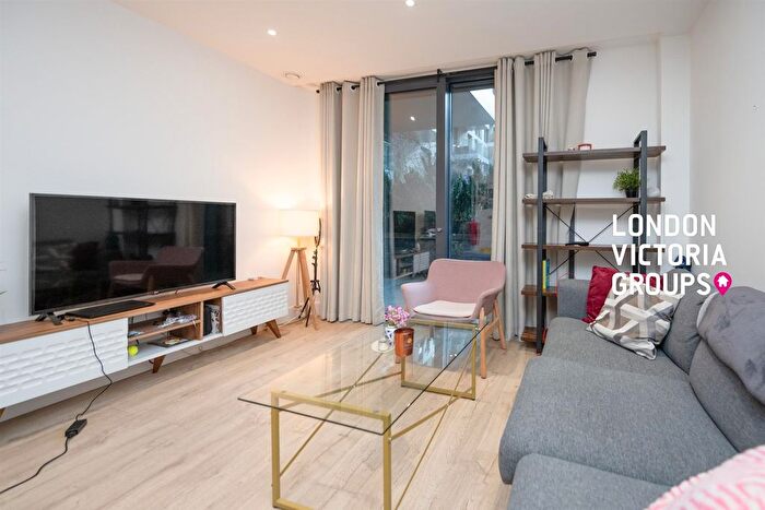 2 Bedroom Flat To Rent In Neroli House, Piazza Walk, London, E1