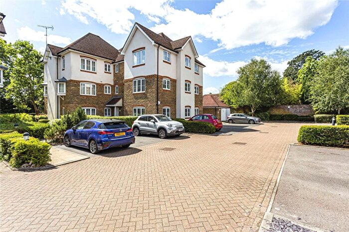 2 Bedroom Flat To Rent In Fircroft Road, Englefield Green, Egham, Surrey, TW20