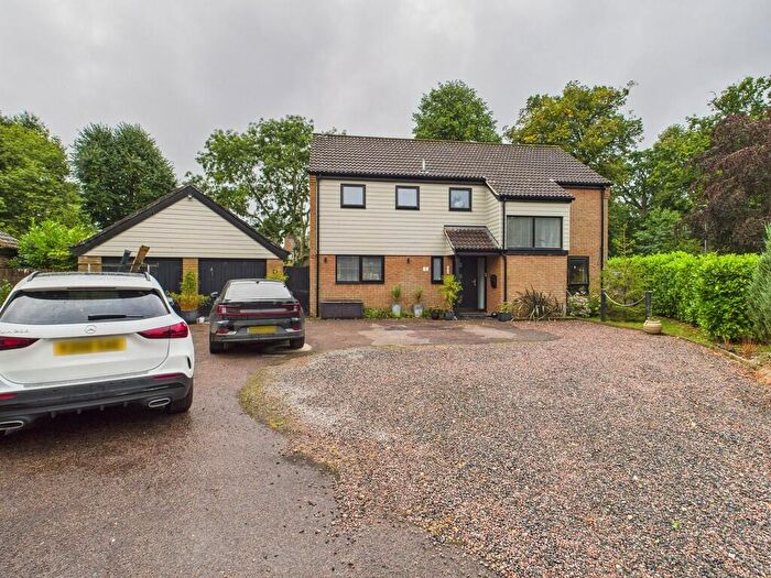 4 Bedroom Detached House For Sale In White House Gardens, Poringland, NR14