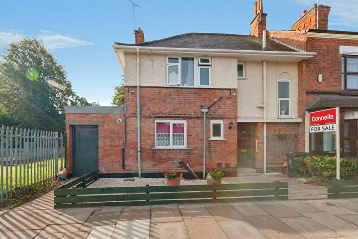 3 Bedroom End Of Terrace House For Sale In Knighton Fields Road West, Leicester, LE2