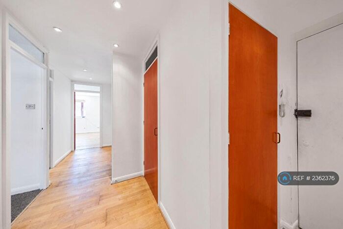 2 Bedroom Flat To Rent In Bond Road, Surbiton, KT6