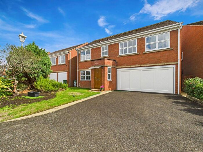 4 Bedroom Detached House For Sale In Pintail Close, Watermead, Aylesbury, HP19