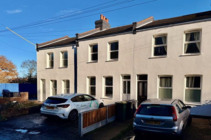 2 Bedroom House To Rent In Brickfield Cottages, SS4