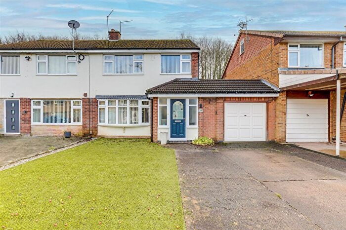 3 Bedroom Semi-Detached House For Sale In Penarth Gardens, Nottingham, NG5