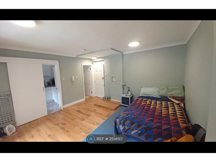 Studio To Rent In Marncrest Court, Surbiton, KT5