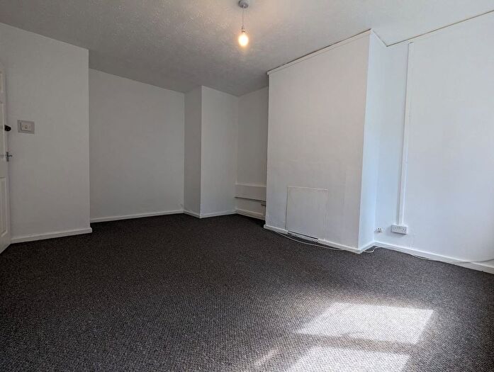 2 Bedroom Flat To Rent In Deering Close, Bristol, BS11