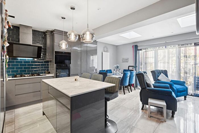3 Bedroom Terraced House For Sale In Fairfield Avenue, Watford, WD19