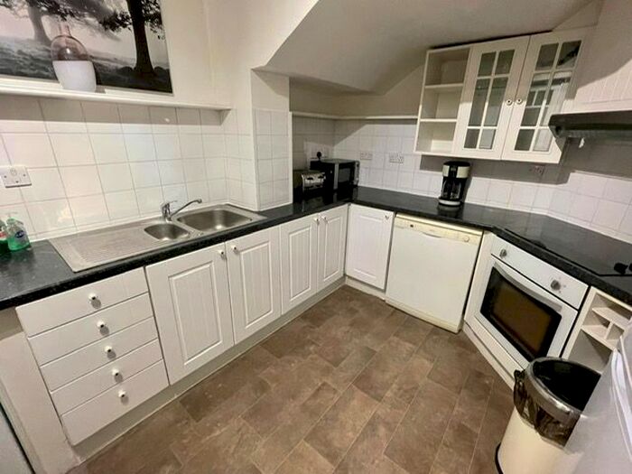 3 Bedroom Flat To Rent In Mercer Street, Lse, West End, Covent Garden, Seven Dials, London, WC2H
