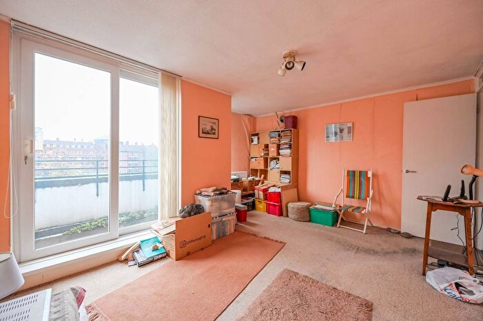 1 Bedroom Flat For Sale In Burr Close, St Katharine Docks, London, E1W