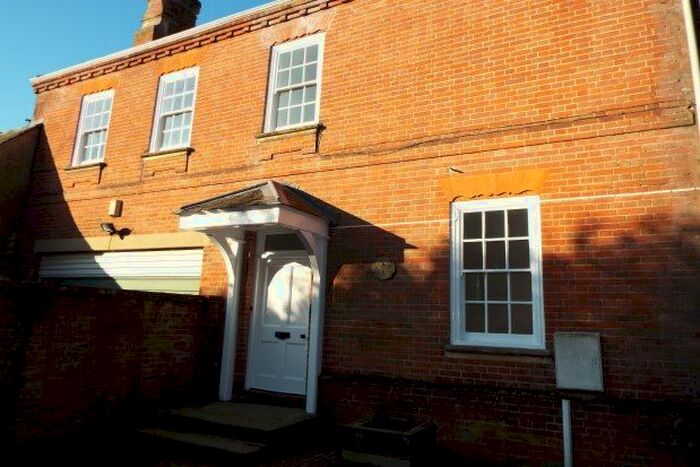2 Bedroom Flat To Rent In Pembury Road, Tonbridge, TN11