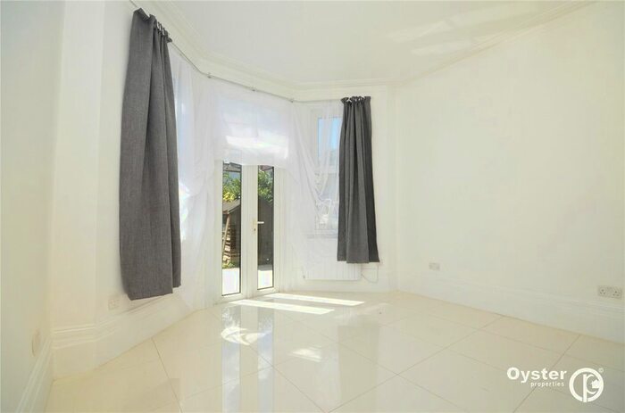 1 Bedroom Flat To Rent In Bowes Road, London, N11