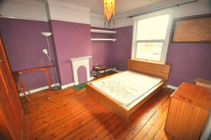 2 Bedroom House To Rent In Harold Road, Hyde Park, Leeds, LS6