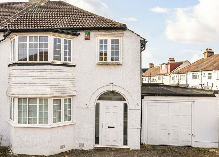 3 Bedroom Semi Detached House For Sale In The Chase, London, SW16