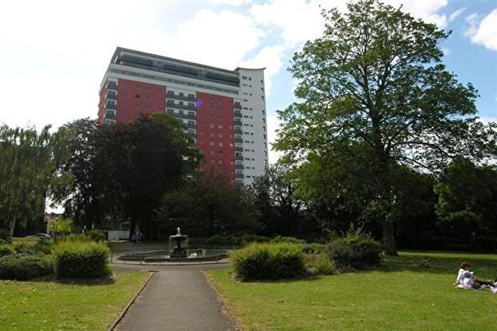 2 Bedroom Flat To Rent In Aspects, Sutton, SM1