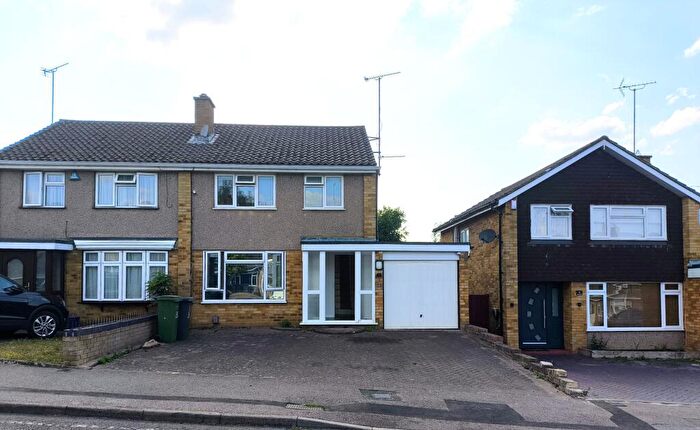 3 Bedroom Semi-Detached House For Sale In Butely Road, Luton, Bedfordshire, LU4
