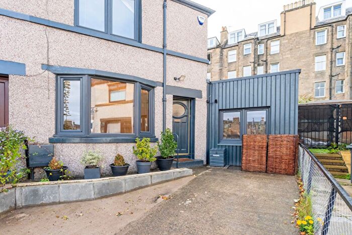 3 Bedroom End Of Terrace House For Sale In Bellevue Gardens, Edinburgh, EH7