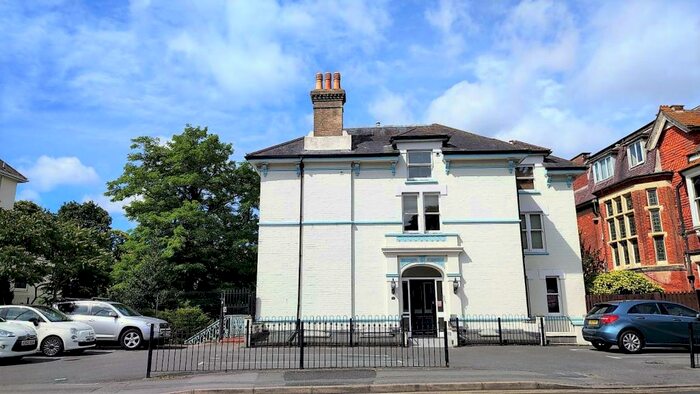 3 Bedroom Flat To Rent In Boscombe Spa Road, Boscombe, BH5