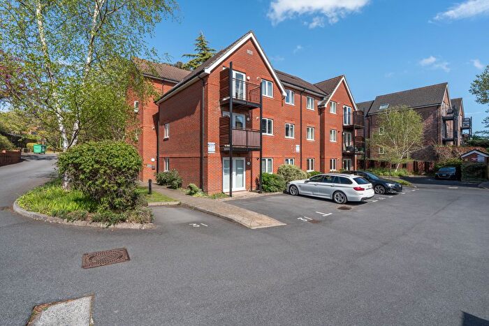 2 Bedroom Flat For Sale In Providence Hill, Bursledon, SO31