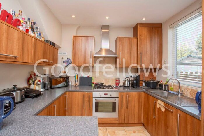 3 Bedroom House To Rent In Maycross Avenue, Morden, SM4