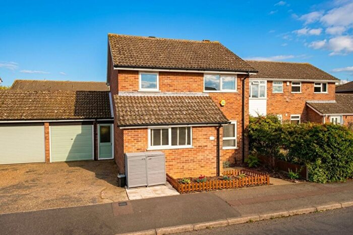 3 Bedroom Link Detached House For Sale In Humbleyard, Norwich, NR5