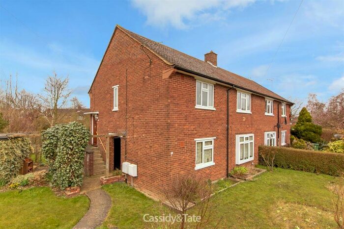 2 Bedroom Maisonette To Rent In Flint Way, New Greens, St Albans, Hertfordshire, AL3