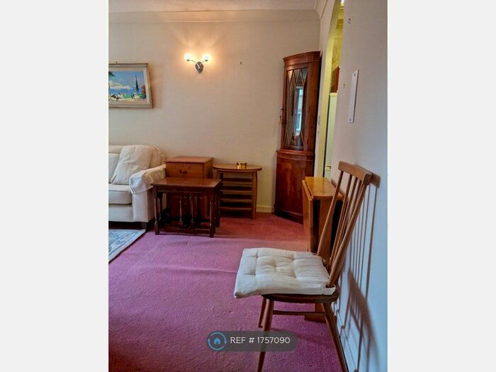 1 Bedroom Flat To Rent In Homecross House, Hounslow, W4