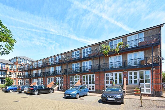 4 Bedroom Terraced House For Sale In Alphabet Square, London, E3