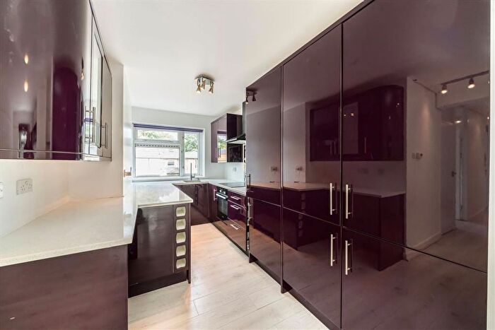 3 Bedroom Flat To Rent In Railway Side, Barnes, SW13