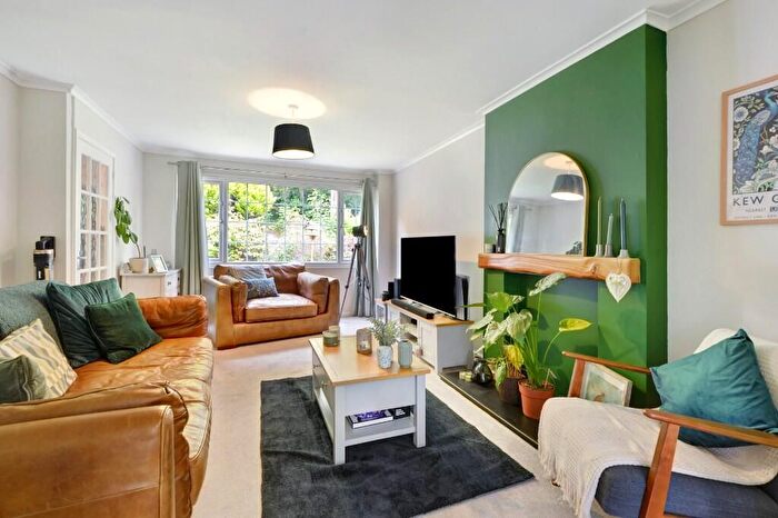 3 Bedroom Flat To Rent In Dartnell Road, Addiscombe, Croydon, CR0