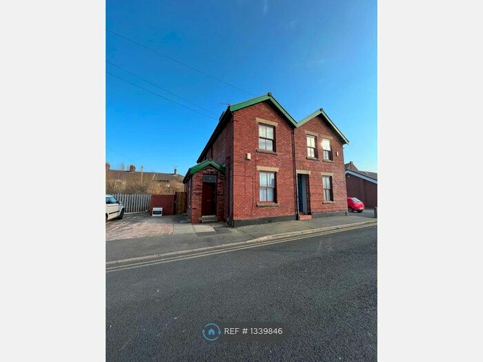 1 Bedroom Flat To Rent In School Street, Newton-Le-Willows, WA12