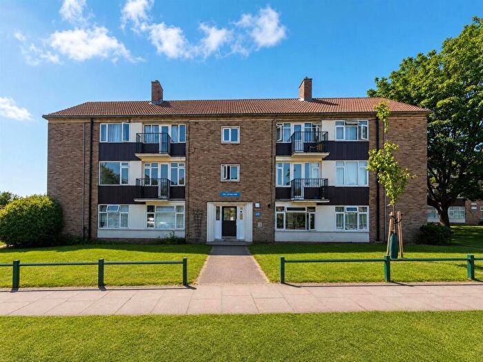 3 Bedroom Apartment To Rent In Hoe Lane, Enfield, EN1