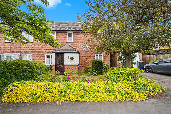 3 Bedroom Semi-Detached House For Sale In Lawrence Avenue, Letchworth Garden City, SG6