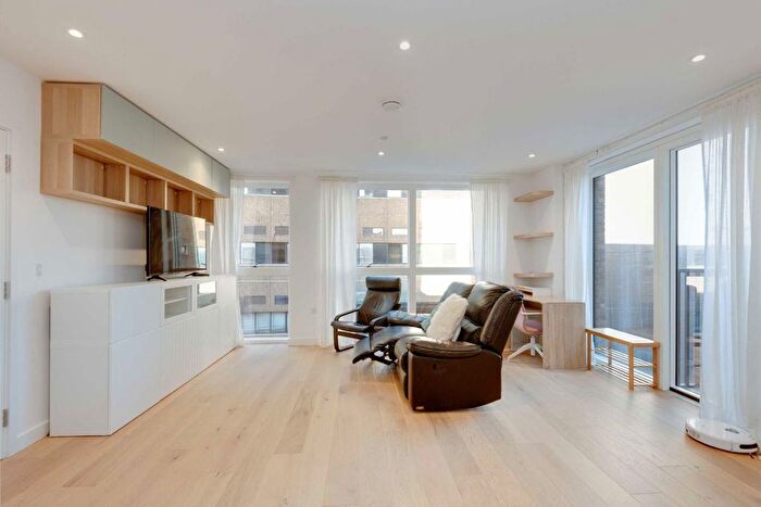 2 Bedroom Flat To Rent In Bathgate Place, London, W13