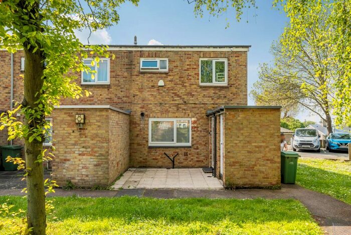 3 Bedroom Semi-Detached House To Rent In Lapse Wood Walk London, SE23