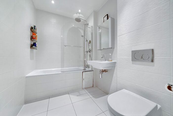 1 Bedroom Flat For Sale In Hoey Court, Barry Blandford Way, Bow, London, E3