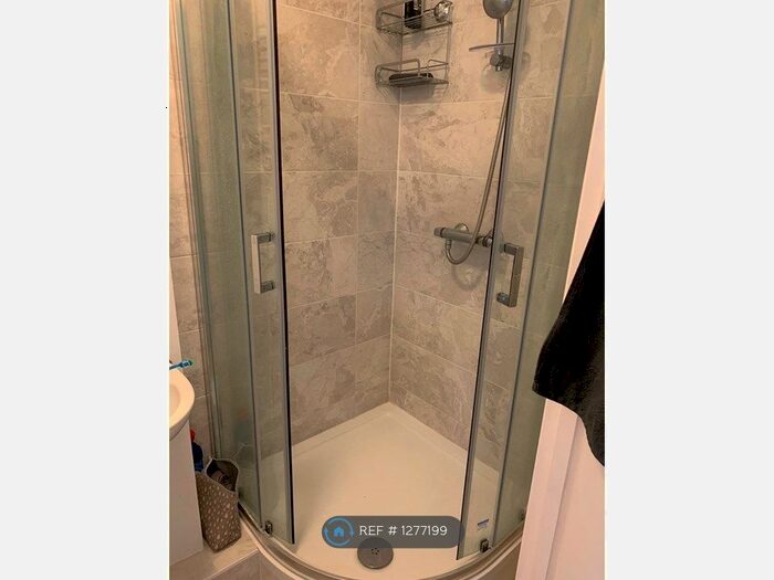 6 Bedroom Semi-Detached House To Rent In Windermere Road, Reading, RG2