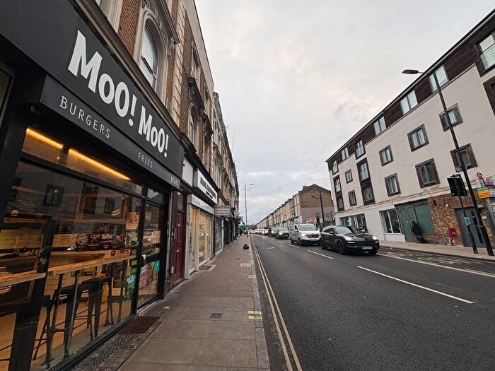 3 Bedroom Flat To Rent In Graham Road, London, E8