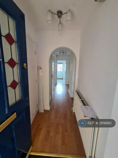 3 Bedroom Semi-Detached House To Rent In Wades Close, Tipton, DY4