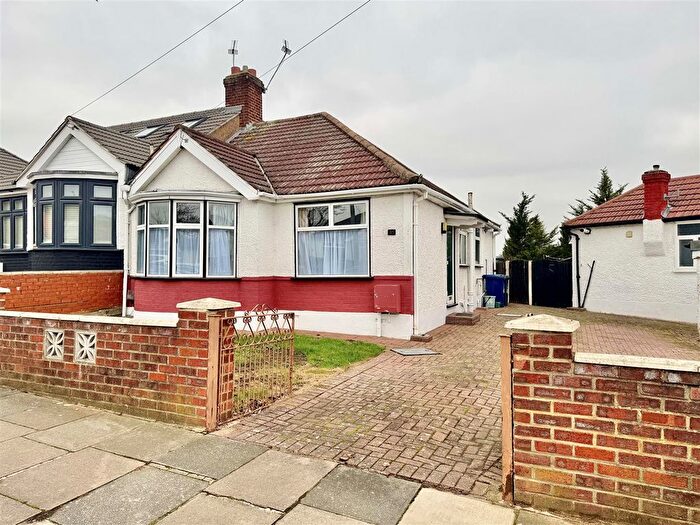 3 Bedroom Bungalow For Sale In Stanhope Park Road, Greenford, Middlesex, UB6