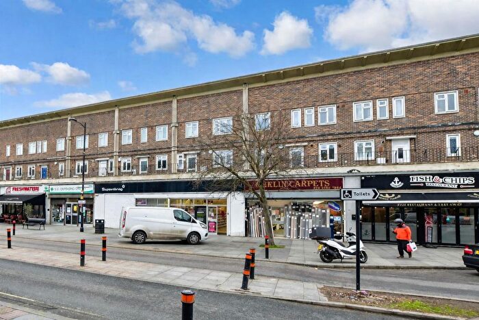 3 Bedroom Flat To Rent In The Broadway, Debden, Loughton, IG10