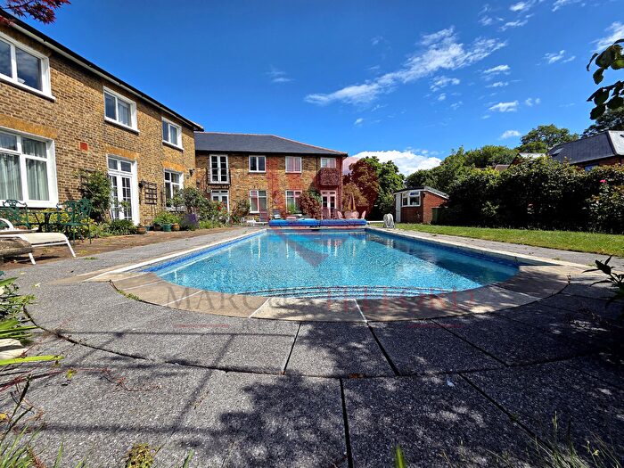 2 Bedroom Flat For Sale In Vine Cottage, Tentelow Lane, Norwood Green, Southall, UB2