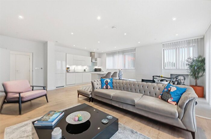 2 Bedroom Flat For Sale In Armada Way, London, E6