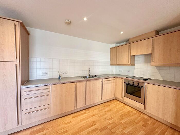 2 Bedroom Apartment To Rent In Queens View, Queens Tower, Park Grange Road, Sheffield, Nr City Centre, S2