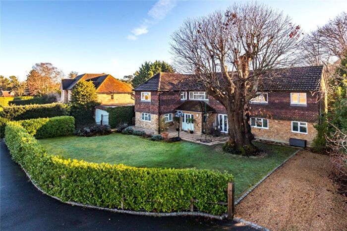 4 Bedroom Detached House For Sale In Oatlands Mere, Weybridge, Surrey, KT13